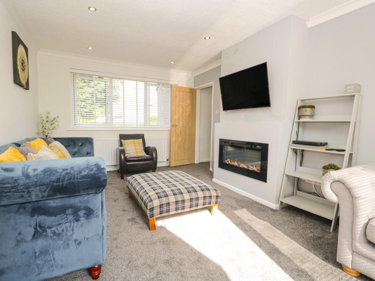 Вилла 26 Hycemoor Way Милом Экстерьер фото